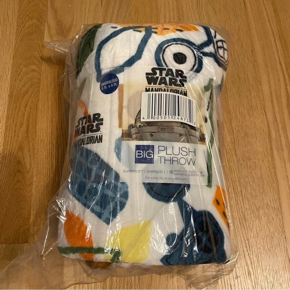 The Big One Star Wars Grogu Shapes Mandalorian Plush Throw Blanket New Disney